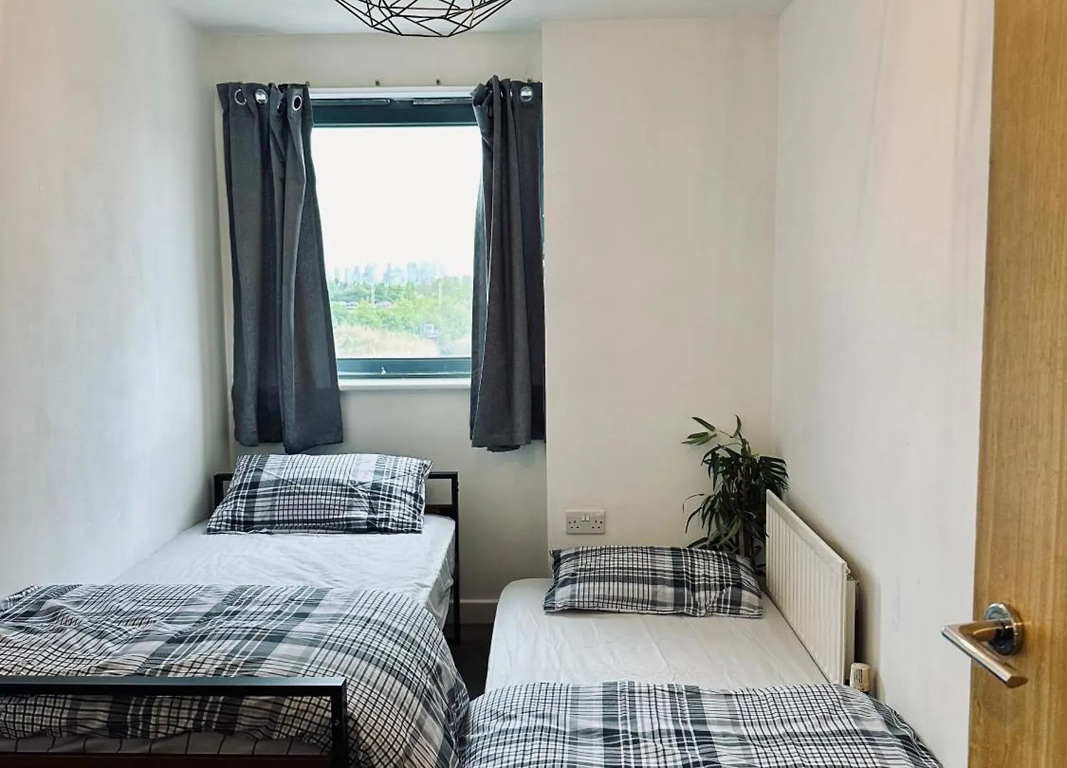 Stunning 2 Bed Flat With City Views Barking