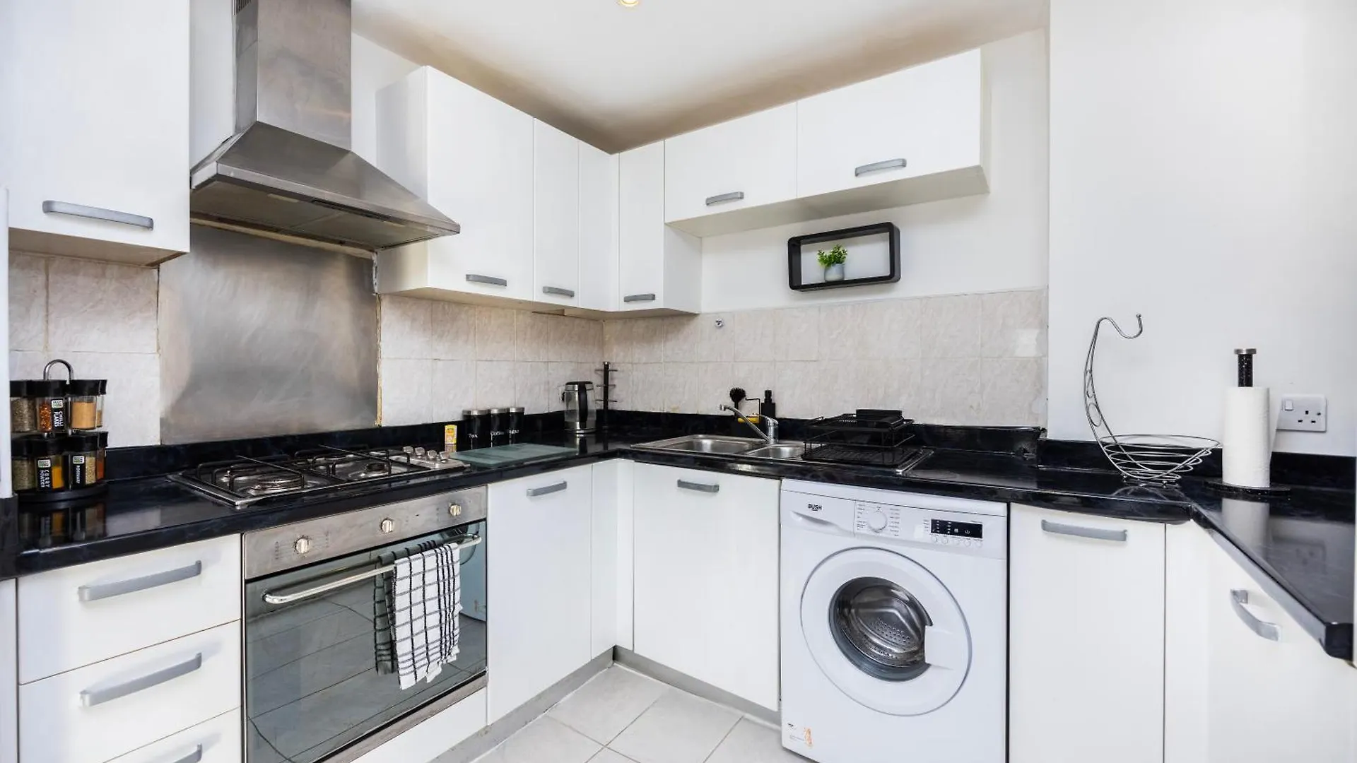Stunning 2 Bed Flat With City Views Barking  Barking (Greater London)
