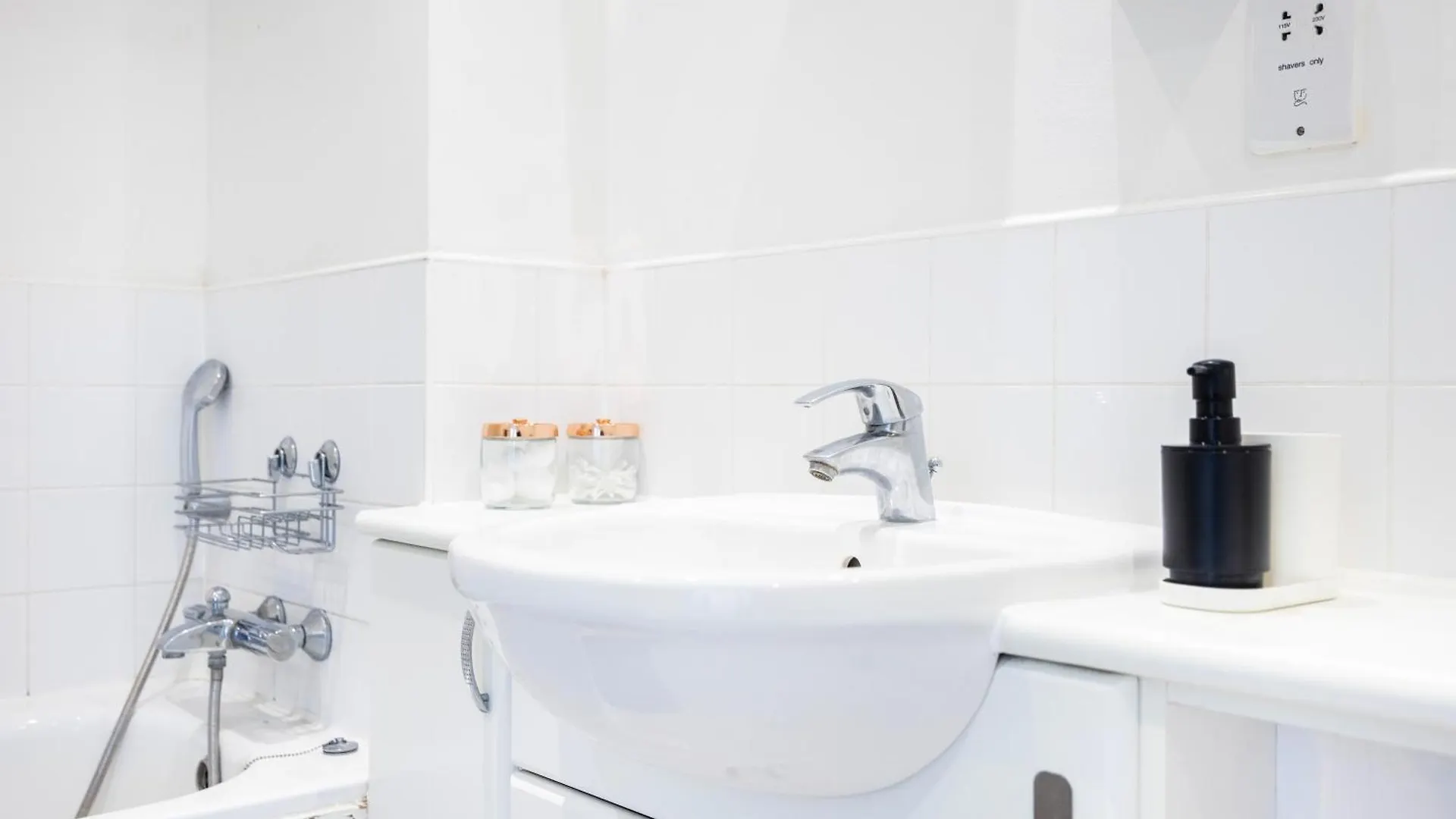 Stunning 2 Bed Flat With City Views Barking  Apartment