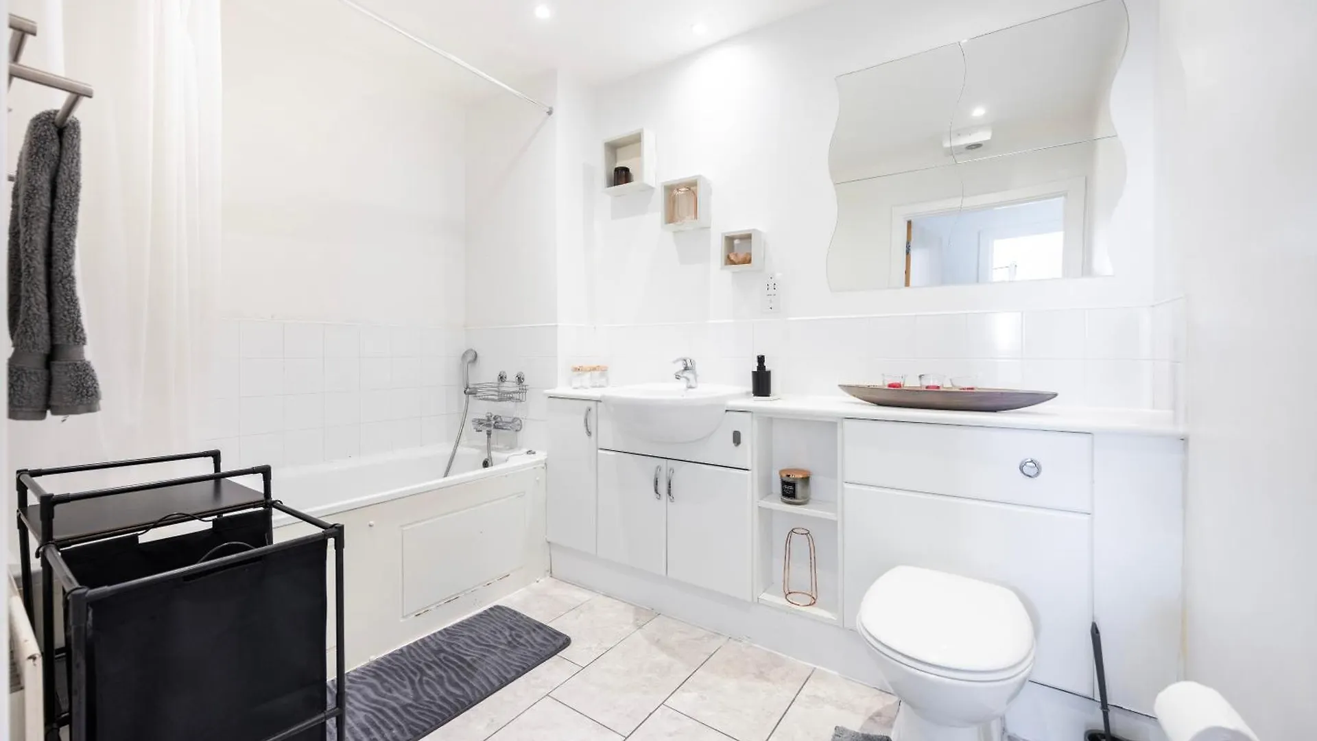 Stunning 2 Bed Flat With City Views Barking  Barking (Greater London)